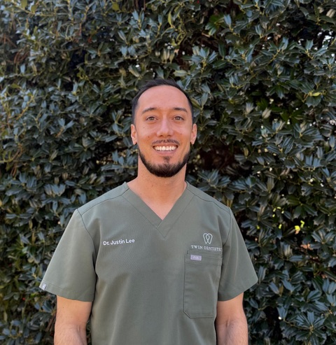 Portrait of Dr. Justin Lee, DDS